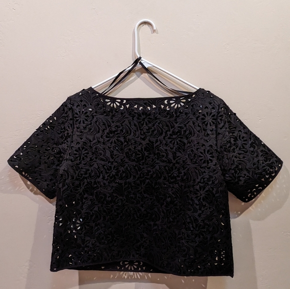 NWOT | BANANA REPUBLIC | LASER CUT LACE TOP - Picture 6 of 7